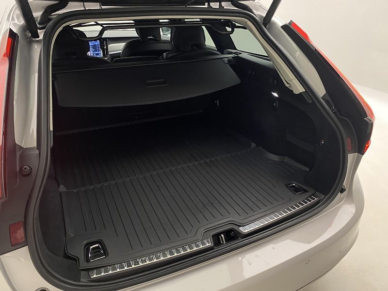 Volvo V90 T6 AWD RECHARGE DARK PLUS - fotka 6 z 58