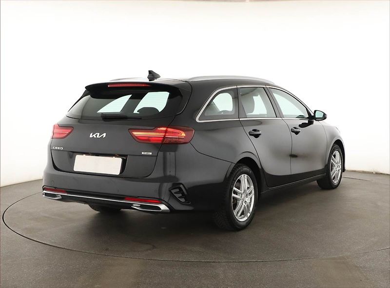 Kia Ceed (2022) 1.6 GDI plug-in - fotka 5 z 20