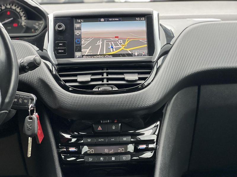 Peugeot 208 1.2i LPG KLIMA NAVI KAMERA ALU - fotka 20 z 41
