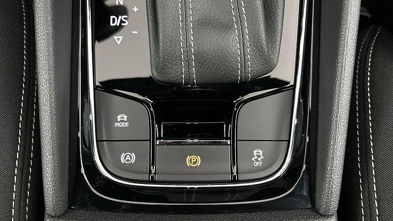 Škoda Karoq 1.5 TSI DSG Sportline - fotka 22 z 27