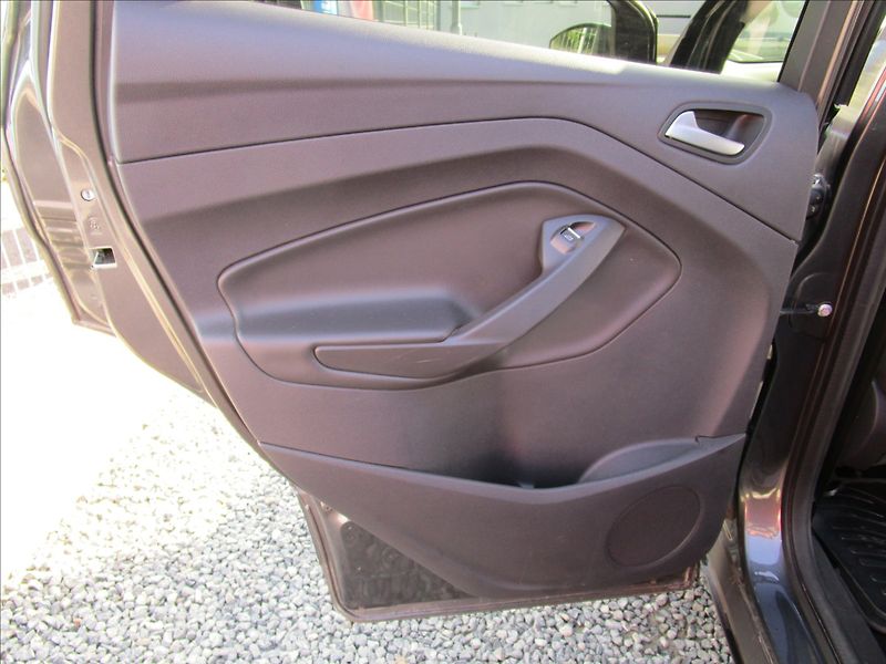Ford Kuga 2.0TDCi 132kW AWD, automat - fotka 31 z 41