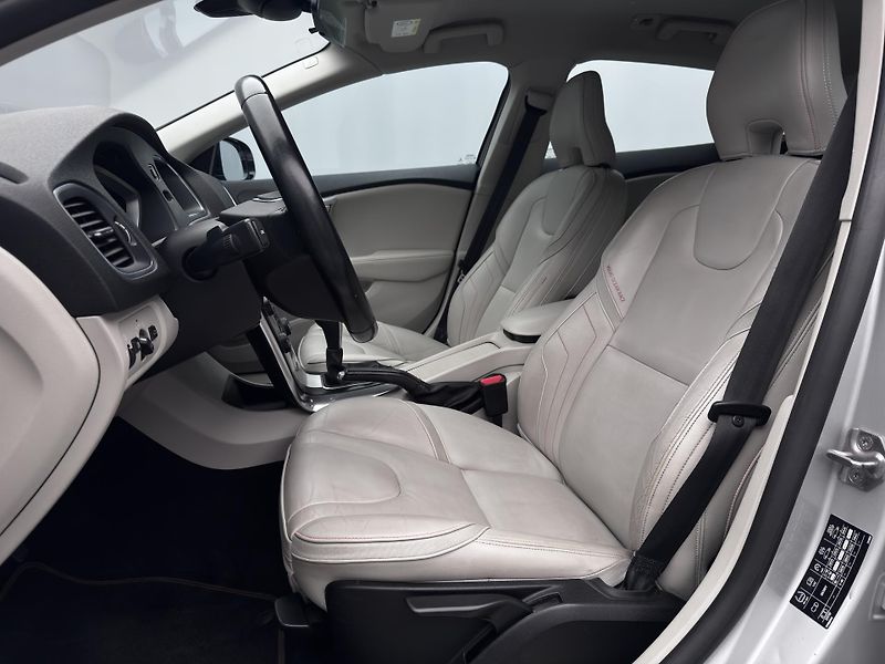 Volvo V40 D3 OCEAN RACE 1.maj - fotka 4 z 44