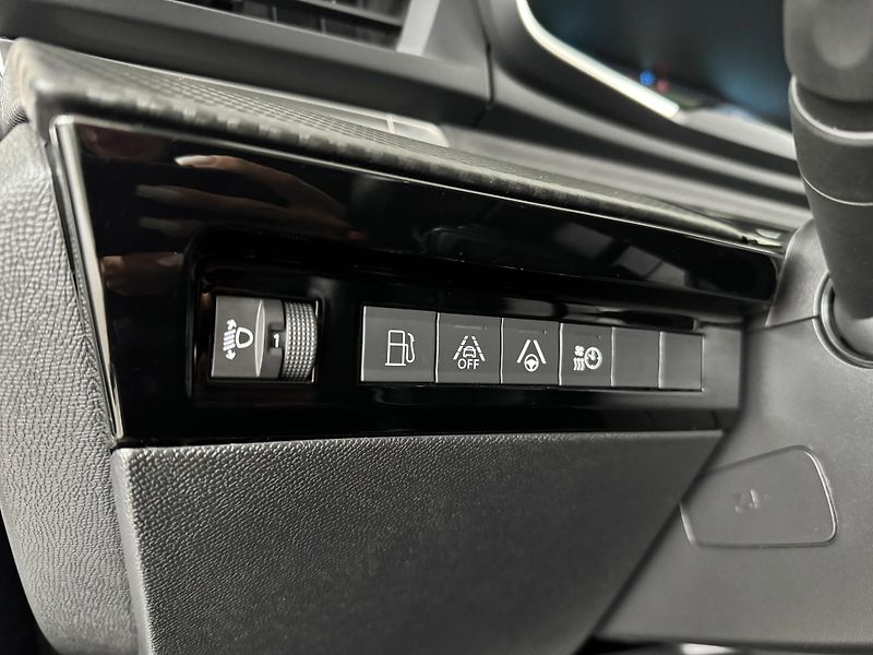 Peugeot 508 Hybrid 225*AT8*REZERVACE! - fotka 28 z 38