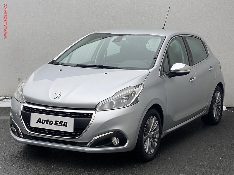 Peugeot 208 (2017) 1.2PT, Allure, AT, navi, TZ - fotka 3 z 16