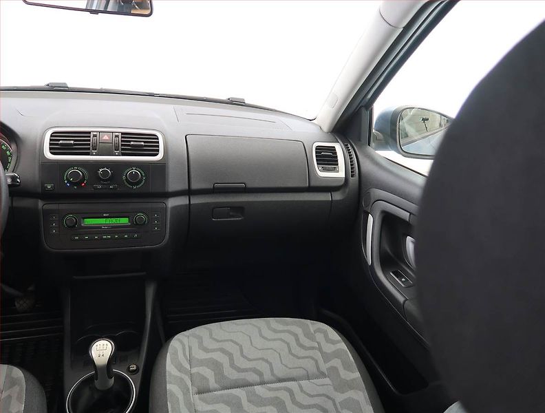 Škoda Fabia (2008) Ambiente 1.2, nová STK - fotka 8 z 15