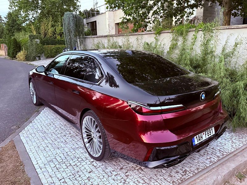 BMW Řada 7 (2024) BMW 740 M paket - fotka 12 z 20