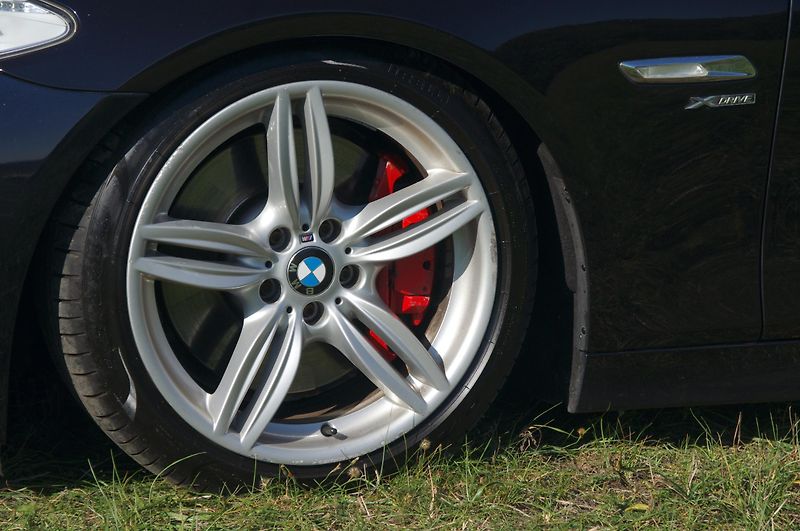 BMW Řada 5 (2012) 550i XDRIVE automat. 2.majitel - fotka 22 z 30