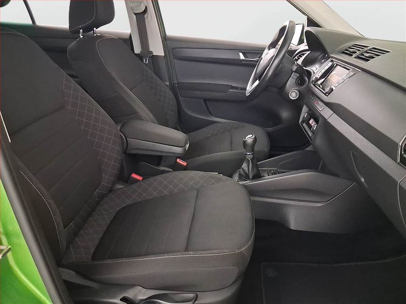 Škoda Fabia (2015) Style 1.2 TSI, ČR,1.maj - fotka 9 z 16