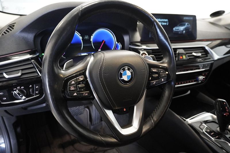BMW Řada 5 530D 195 kW SPORTLINE AUTOMAT - fotka 16 z 30