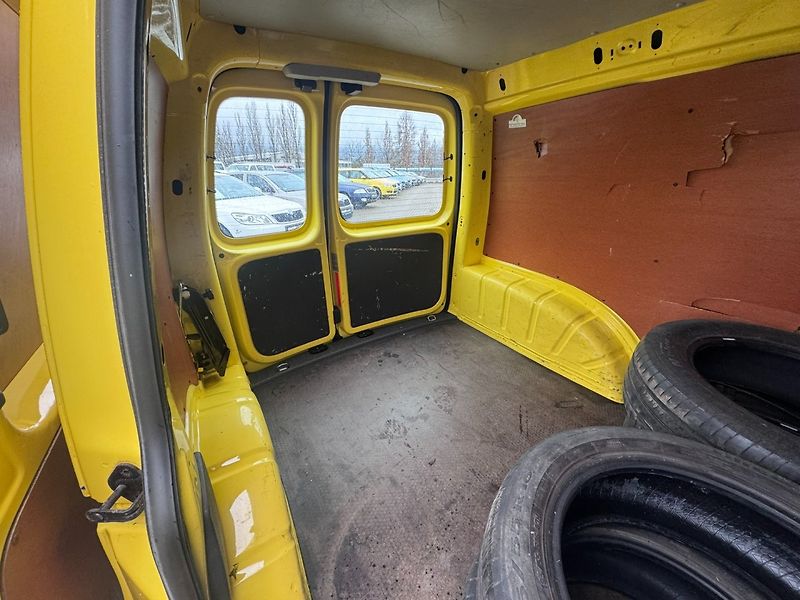 Volkswagen Caddy (2011) 1,6 TDI 55 KW STK TAŽNÉ - fotka 28 z 42
