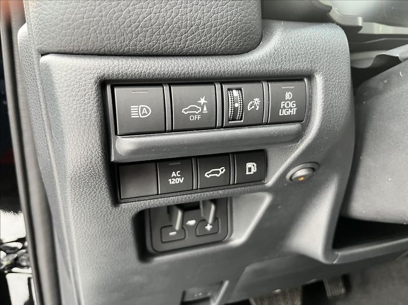 Toyota Land Cruiser 2,4 iFORCE MAX HEV Premium - fotka 31 z 37