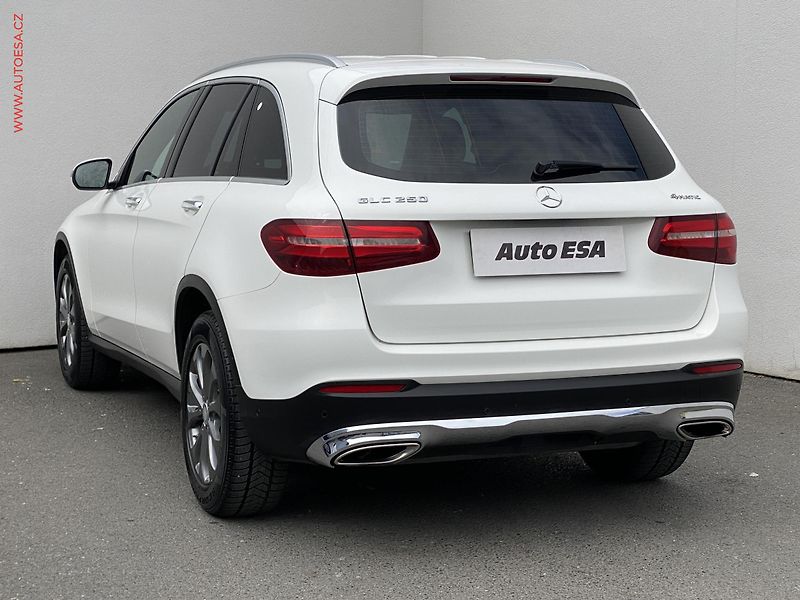 Mercedes-Benz GLC (2016) 2.0T 250 4Matic, ČR, AT, LED - fotka 6 z 19