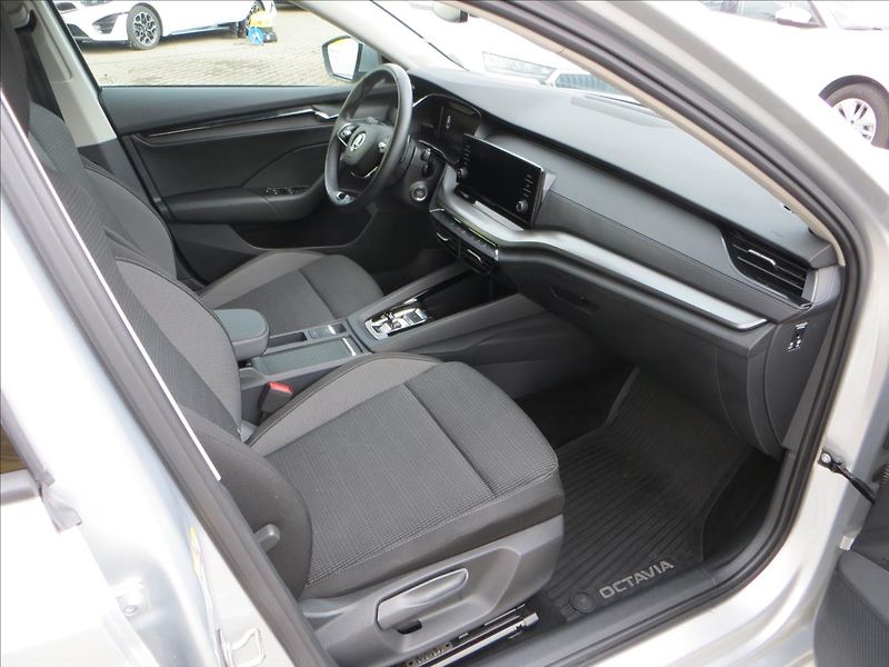 Škoda Octavia 2,0 TDI Ambition DSG LED ČR - fotka 11 z 24