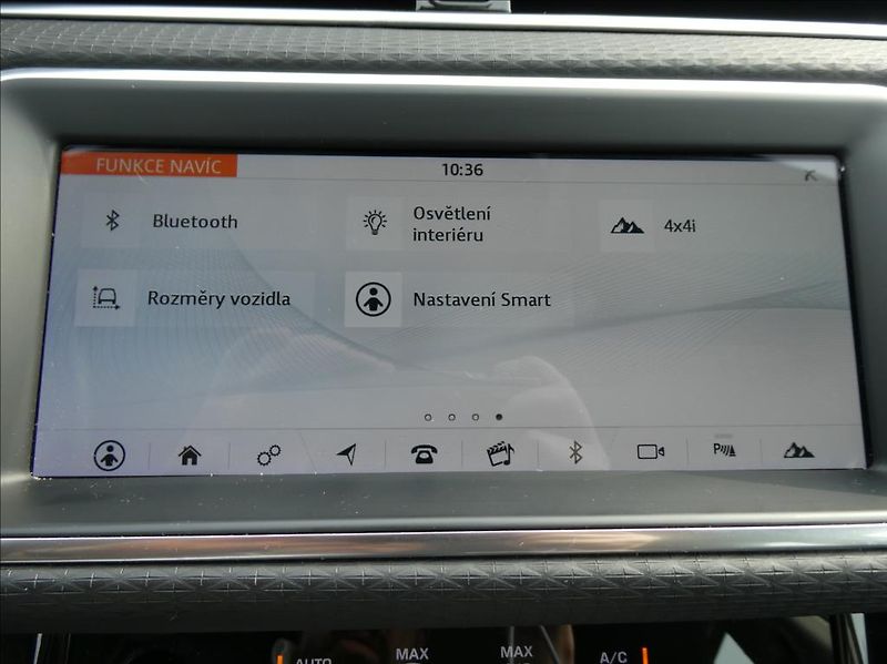 Land Rover Range Rover Evoque 2,0 D150 S 4WD Automat - fotka 27 z 34
