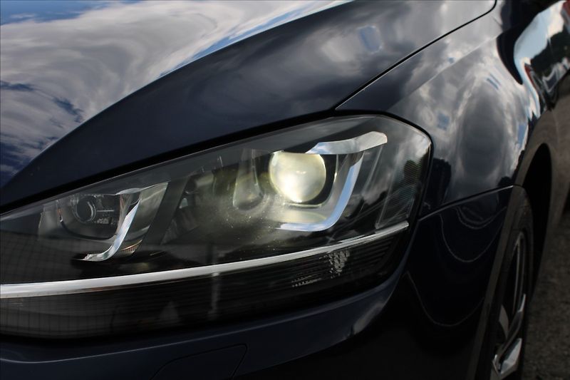 Volkswagen Golf 1,4 TSI  VÝHŘEVY,TAŽNÉ,BIXENON - fotka 28 z 28