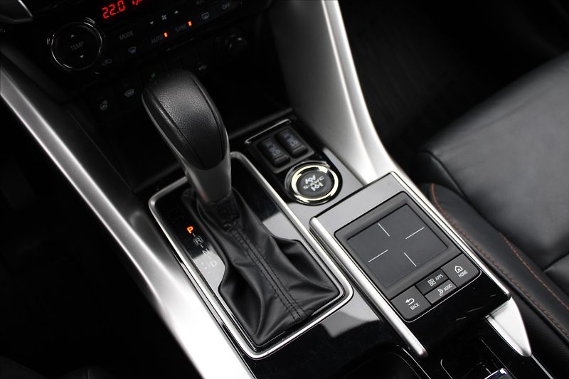 Mitsubishi Eclipse Cross 1,5 T  AUTOMAT,4x4,INSTYLE - fotka 18 z 42