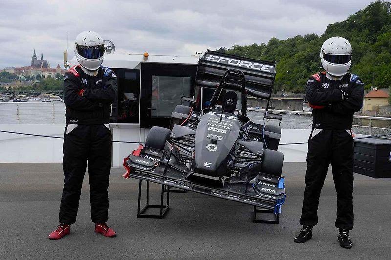 Slavnostní odhalení nové elektroformule CTU.25 studentského týmu eForce Prague Formula. loď Grand Bohemia, Dvořákovo nábřeží, Praha 1