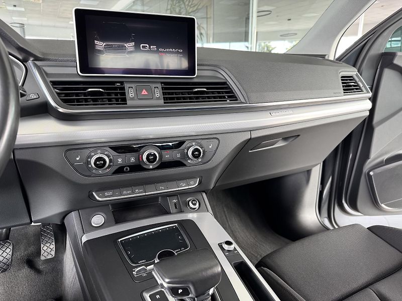 Audi Q5 45TFSI Q*Virtual*Panoram*Tažné - fotka 21 z 36