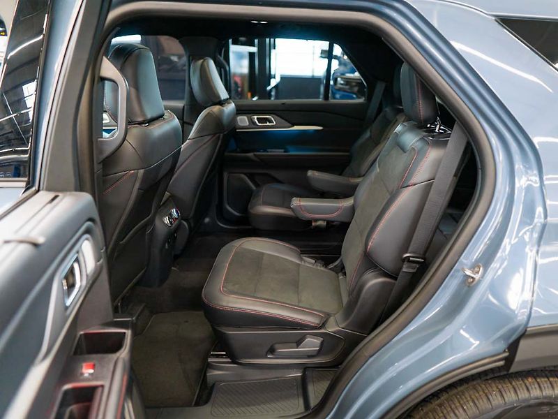 Ford Explorer (2026) 3.0 ST 4WD 21Alu, B&O 980W - fotka 37 z 45