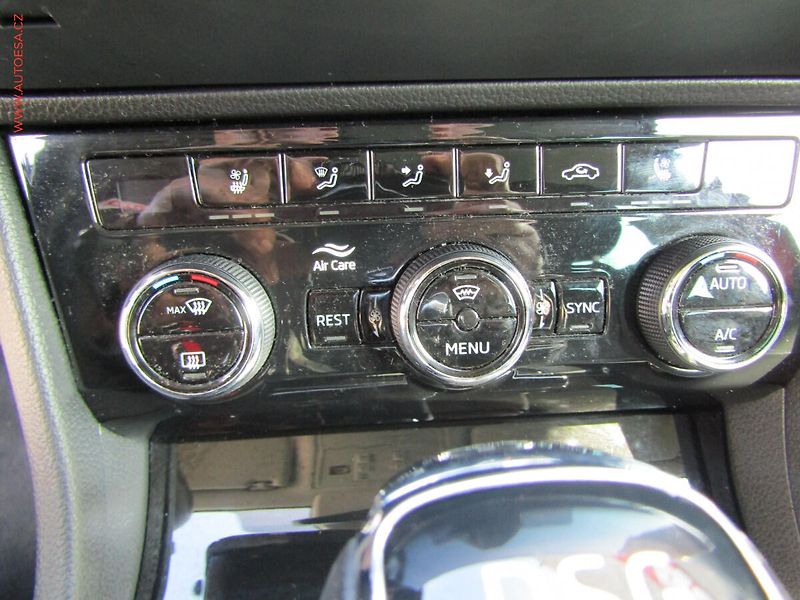Škoda Superb (2018) 2.0 TDi, ČR, L&K, DSG, kůže - fotka 14 z 17