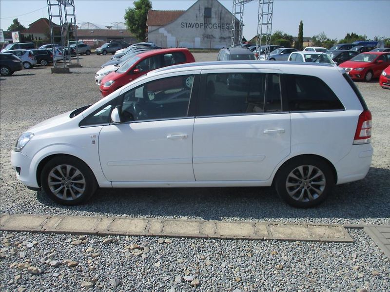 Opel Zafira 2,2 i, ,serviska, 7 míst, - fotka 4 z 32