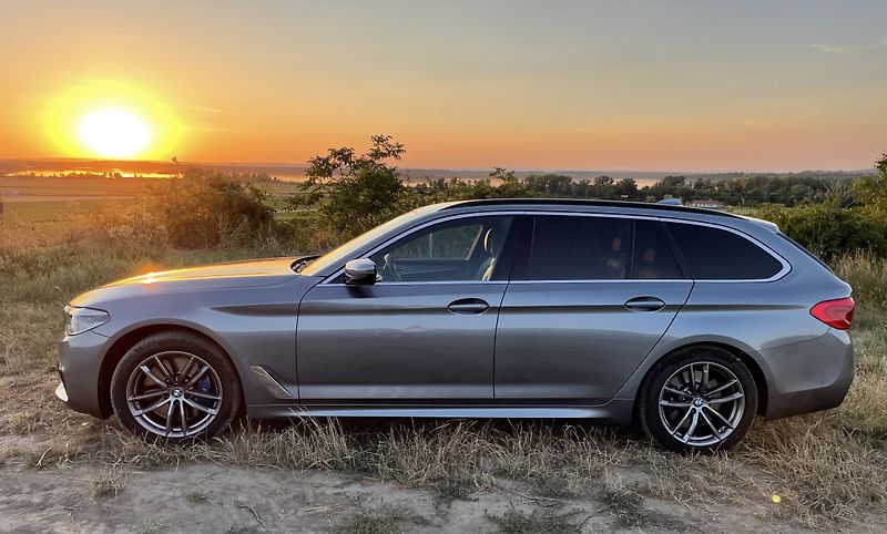 BMW Řada 5 (2017) BMW 540i Tour, noční, nez.tope - fotka 1 z 14