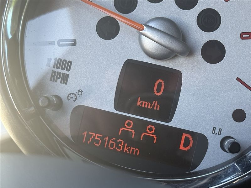 Mini Cooper 1,6 90kW PANORAMA,XENONY, A/T - fotka 15 z 22