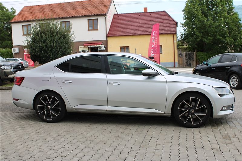 Škoda Superb 1,6 TDI DSG Style - fotka 3 z 4