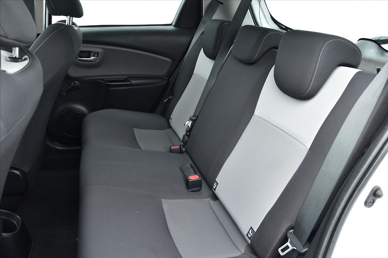 Toyota Yaris 1.5 VVT-i 82kW SERVIS.KNIHA ČR - fotka 10 z 23