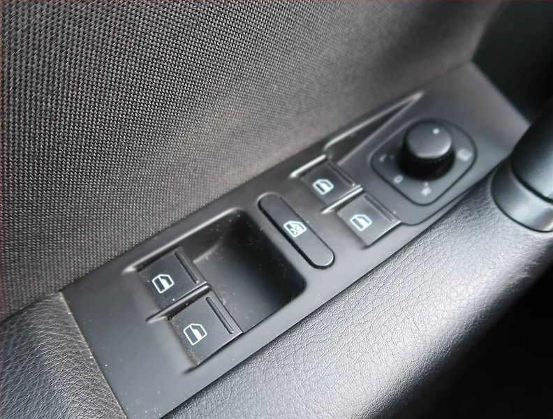 Volkswagen Passat (2012) 2.0 TDI, Automat, Navi - fotka 16 z 16