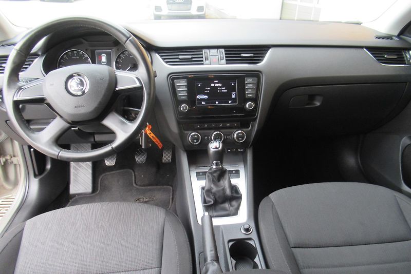 Škoda Octavia 1.6 TDi 4x4 AUT. KLIMA TAŽNÉ - fotka 10 z 19