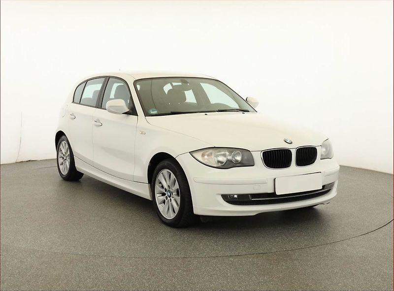 BMW Řada 1 (2011) 116d, Serv.kniha - fotka 1 z 16