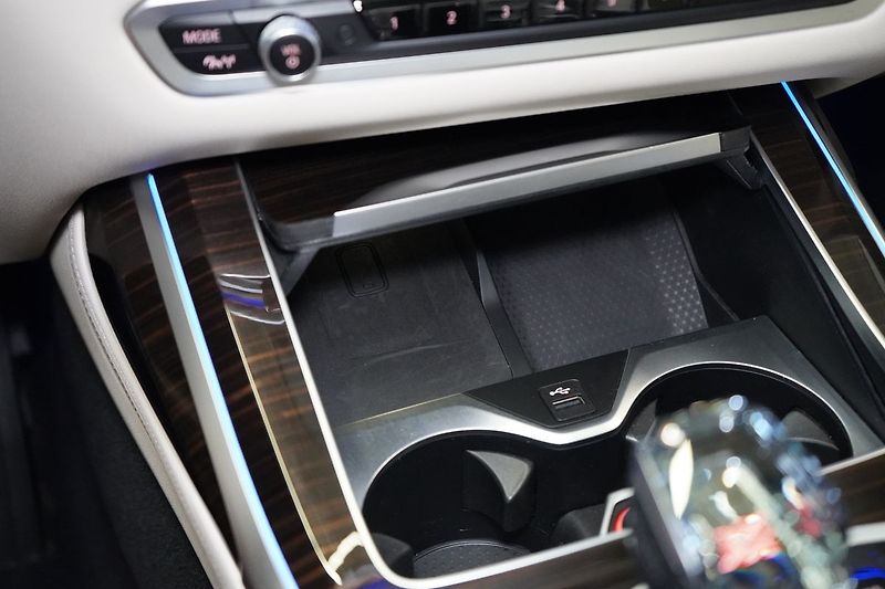BMW X7 40d xDrive, Laser, Tažné, HUD - fotka 37 z 50