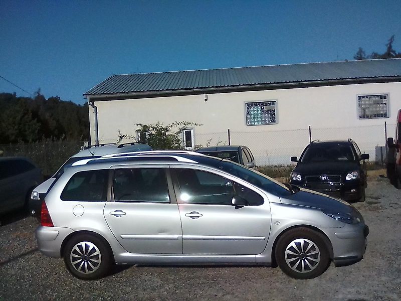 Peugeot 307 (2007) 1.6i 16V SW, kola navíc - fotka 3 z 32