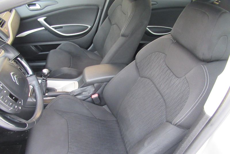 Citroën C5 2.0 HDi  AUT. KLIMA TAŽNÉ - fotka 16 z 19