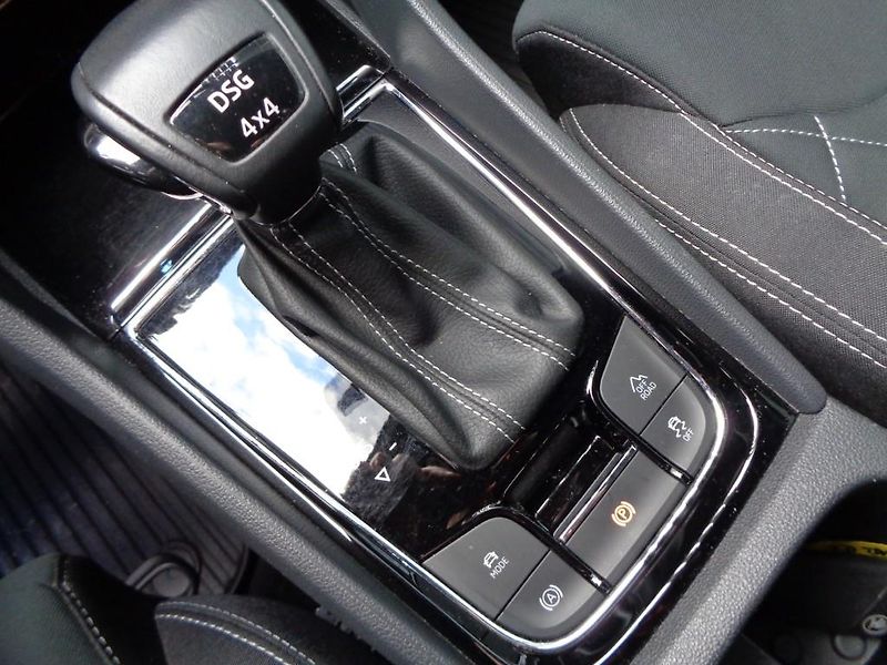 Škoda Karoq 2.0 TDI 110 kW DSG SPORTLINE - fotka 17 z 25