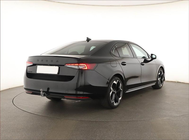 Škoda Superb (2025) 2.0 TDI, SPORTLINE, KEYLESS - fotka 5 z 22