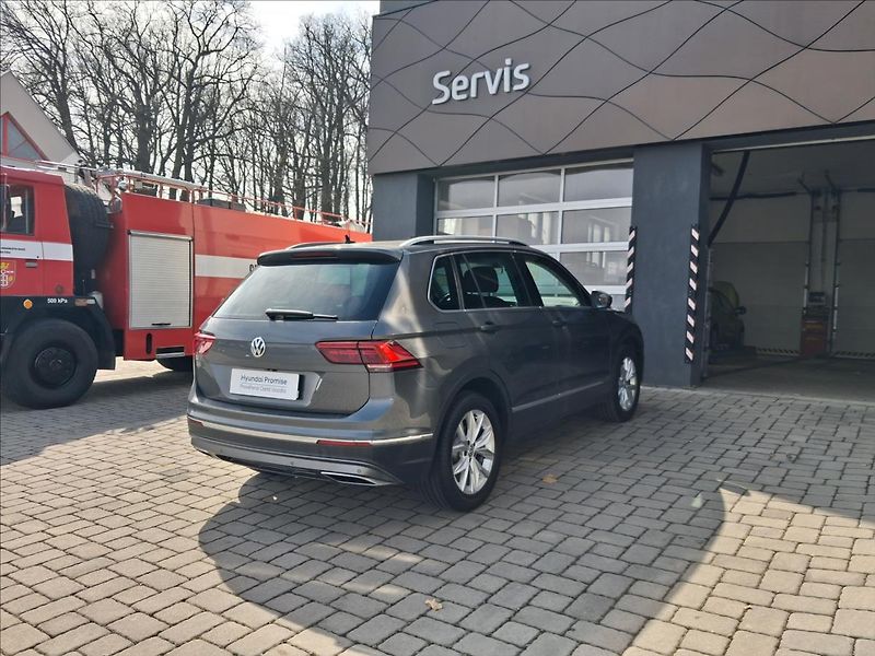 Volkswagen Tiguan 2,0 TSI DSG 4Motion Highline - fotka 2 z 20