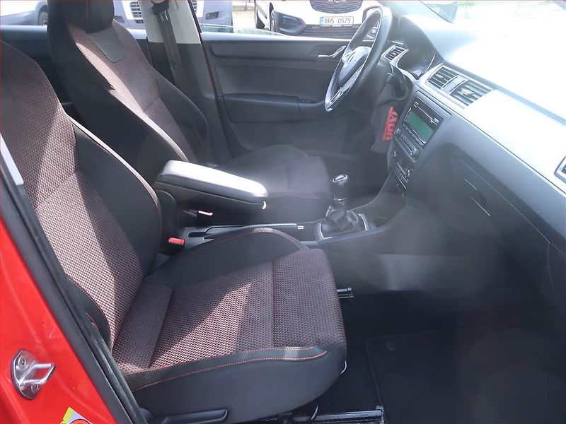 Škoda Rapid (2014) 1.2 TSI - fotka 9 z 14