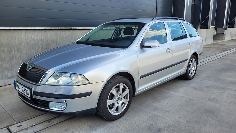Škoda Octavia 1,6 FSI 85 KW ELEGANCE - fotka 6 z 23
