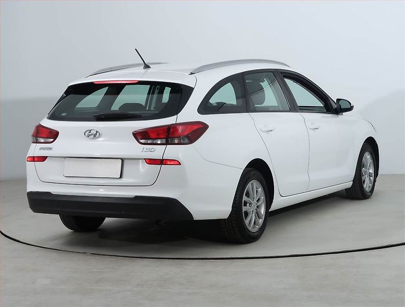 Hyundai i30 (2018) 1.6 CRDi, Tempomat - fotka 5 z 19