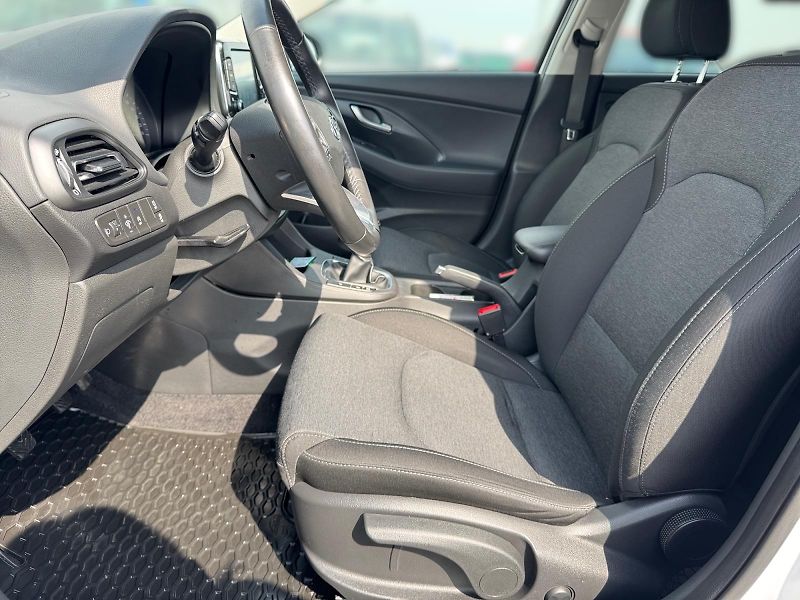 Hyundai i30 (2024) SMART 1.5T-GDI 118kW CZ DPH - fotka 7 z 11