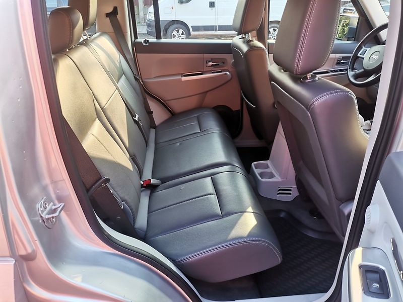Jeep Cherokee (2009) 2.8CRD 130kw AUT 4x4 Tažné ČR - fotka 17 z 31