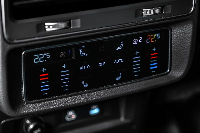 Audi SQ8 competition+, karbon, panorama - fotka 23 z 34