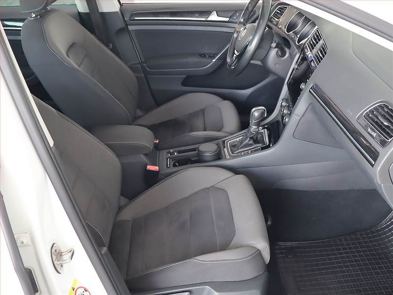 Volkswagen Golf (2017) 2.0 TDI, Automat, Kůže - fotka 9 z 21