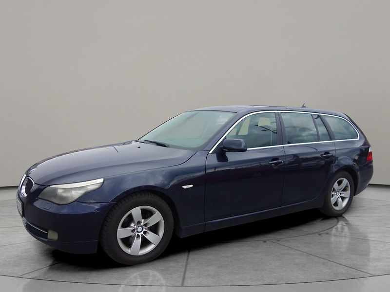 BMW Řada 5 530d PĚKNÝ !!! SERV.KNIHA ! - fotka 2 z 29