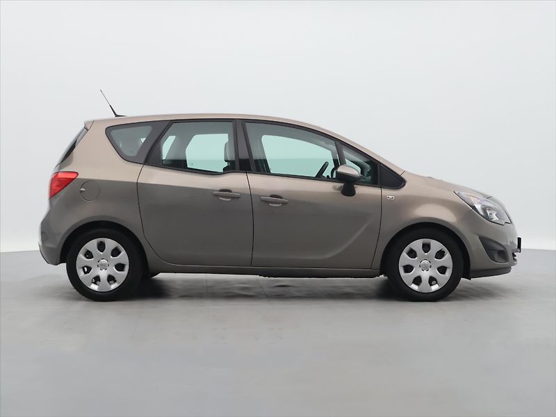 Opel Meriva 1,4 16V 88kW Automat Edice 150 - fotka 8 z 32