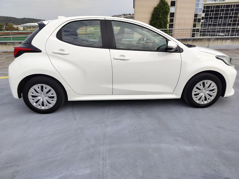 Toyota Yaris 1.5 hybrid - fotka 8 z 26