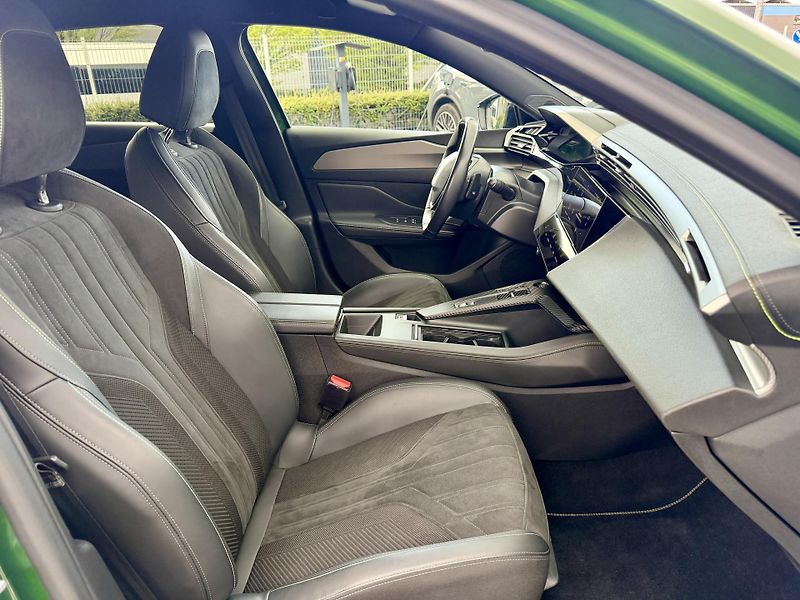 Peugeot 308 (2022) e-GT HYBRID 225 - fotka 18 z 28