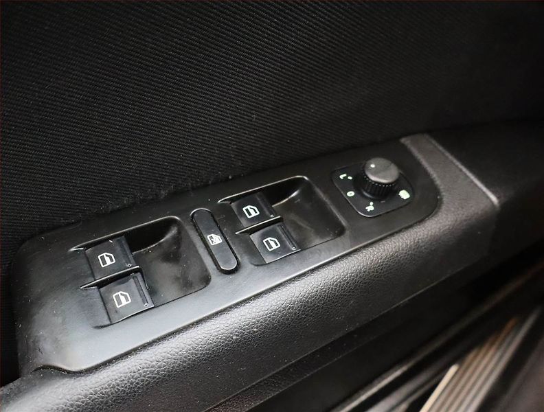 Škoda Superb (2009) Ambiente 2.0 TDI, Xenony - fotka 17 z 20